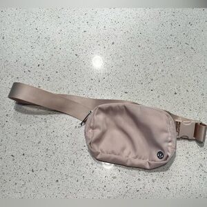 Lululemon everywhere belt bag 1L